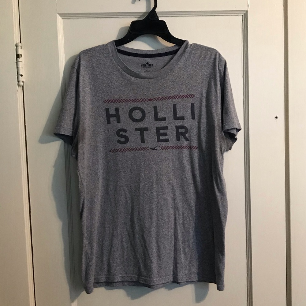 Short sleeved grey top.